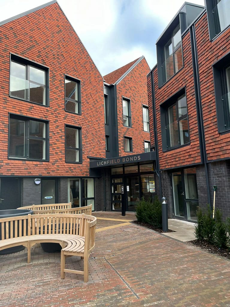 Lichfield Bonds, Quonians Yard